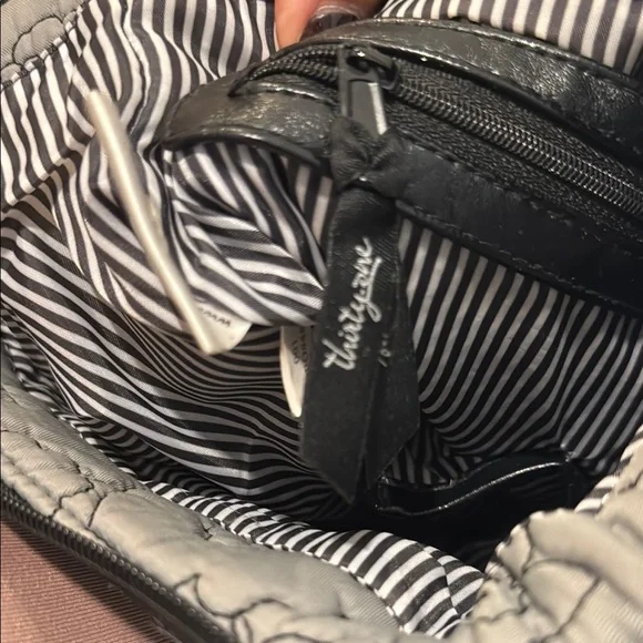 Gray Crossbody Bag with Quilted Floral Pattern - Picture 5 of 8